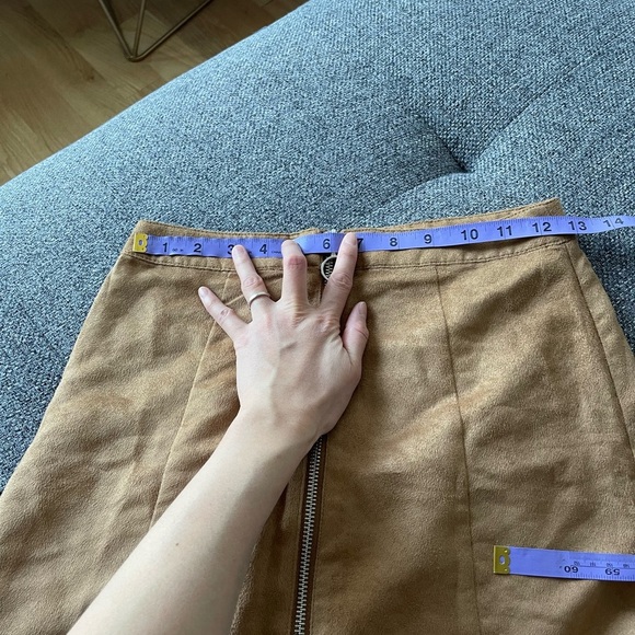 3/22 🧡 Camel Zip front mini skirt - Picture 5 of 6